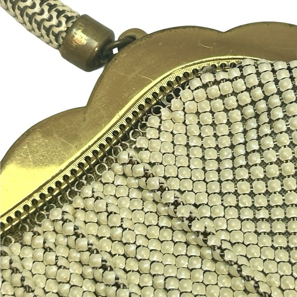 Chic Vintage Whiting & Davis Mesh Evening Handbag with Chain Strap - Picture 9 of 11